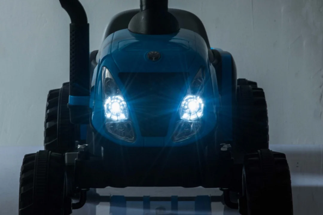 New Holland T7 traktor s prikolicom 12V auto na akumulator_13
