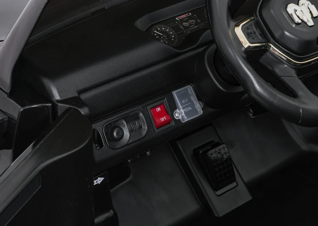 RAM 3500 Crno vozilo_17