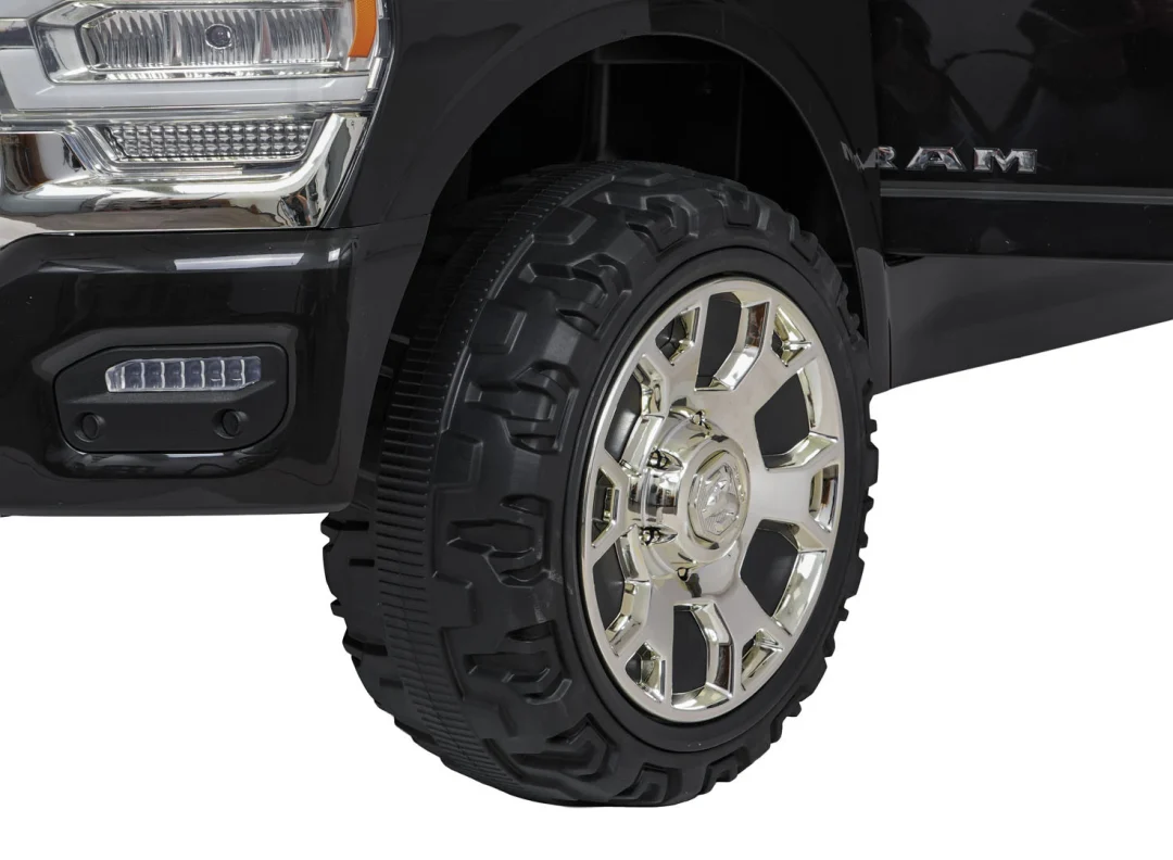 RAM 3500 Crno vozilo_23