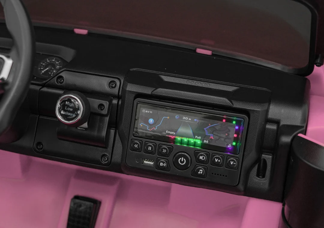 RAM 3500 ružičasto vozilo_22