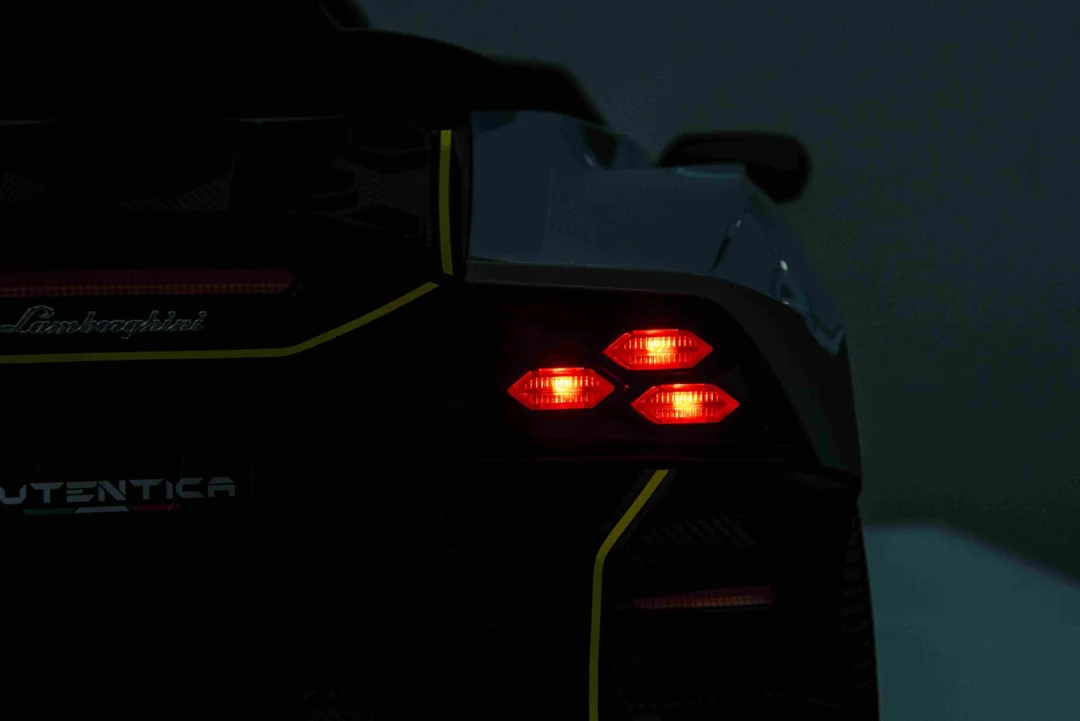 Ružičasto vozilo Lamborghini Invencible_32