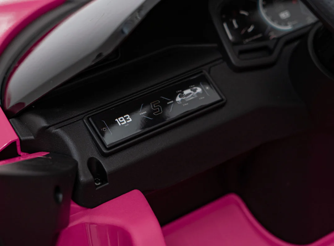 Ružičasto vozilo Lamborghini Revuelto_21