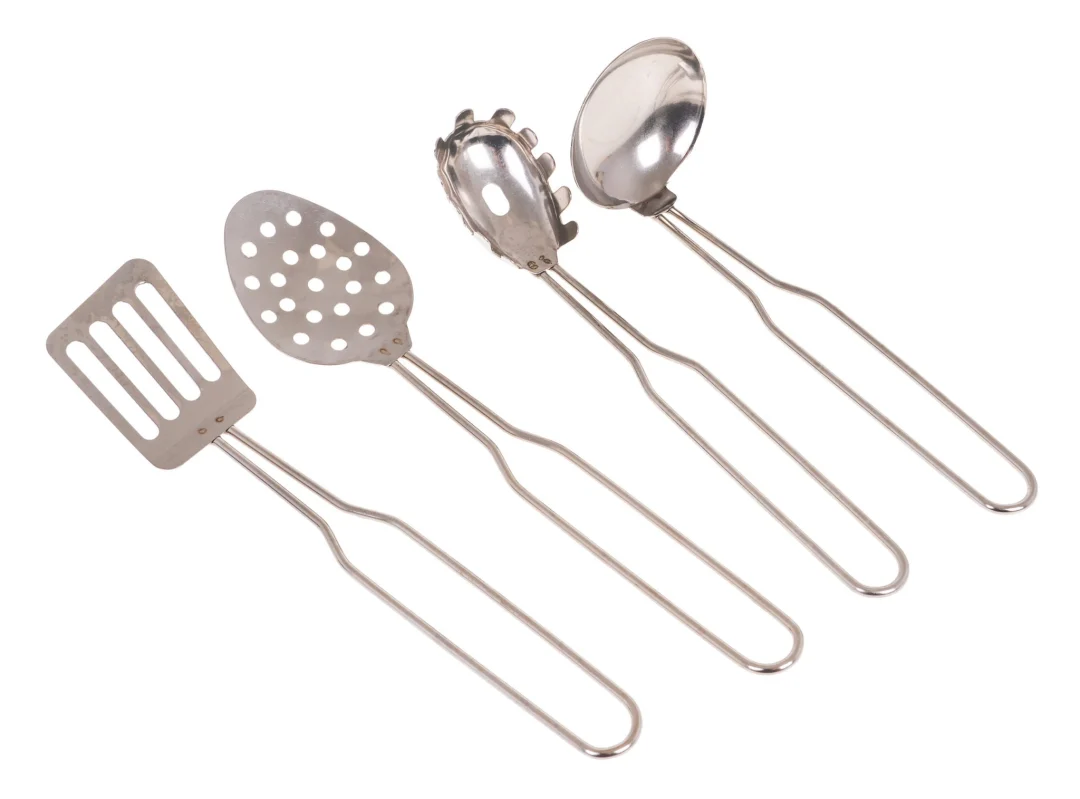 Set metalnih lonaca 13 dijelova + pregača 3+_4