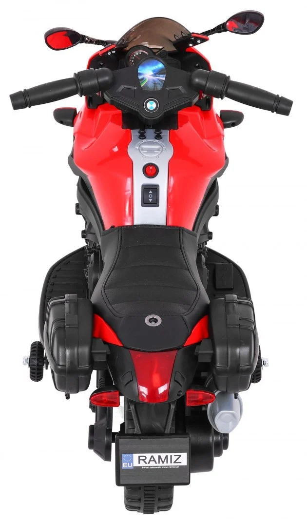 Sjena crvenog motornog vozila, crvena motor na akumulator_5