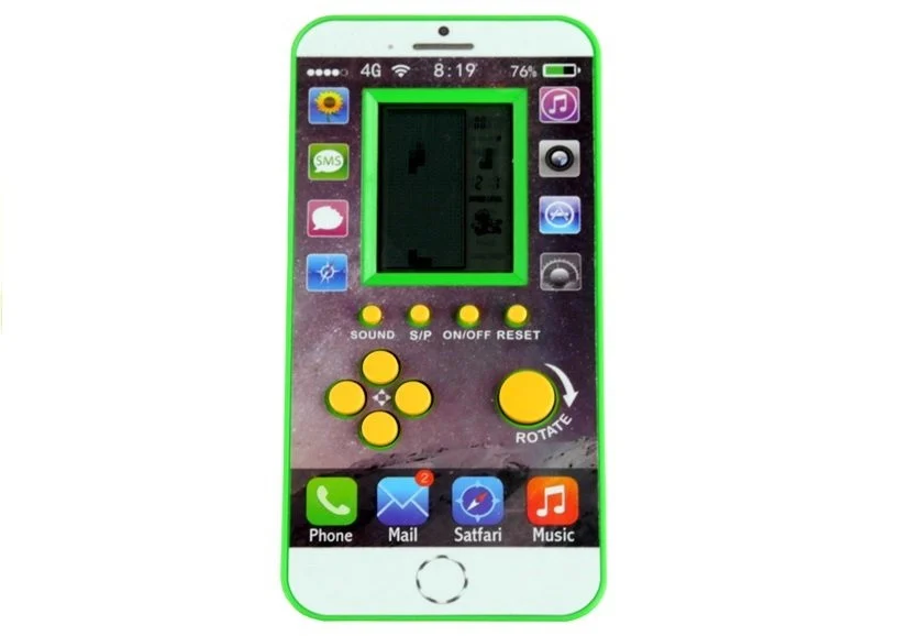 Tetris igra izgleda kao pravi telefon u 4 boje_4