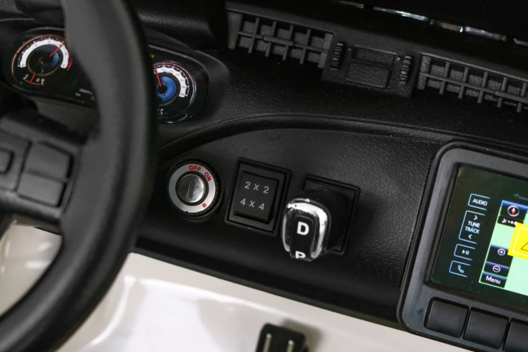 Toyota Hilux bijelo vozilo_10