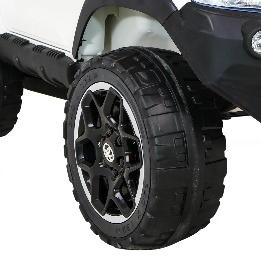 Toyota Hilux bijelo vozilo_16