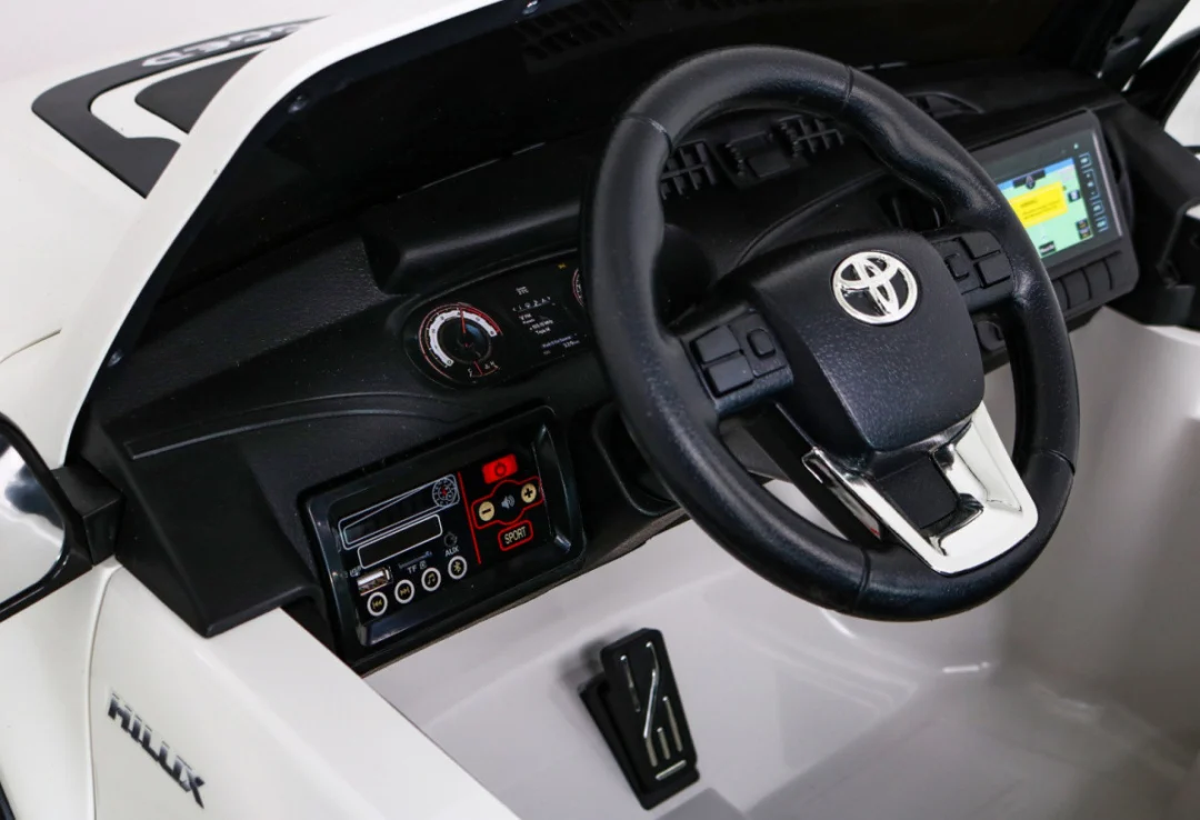 Toyota Hilux bijelo vozilo_9
