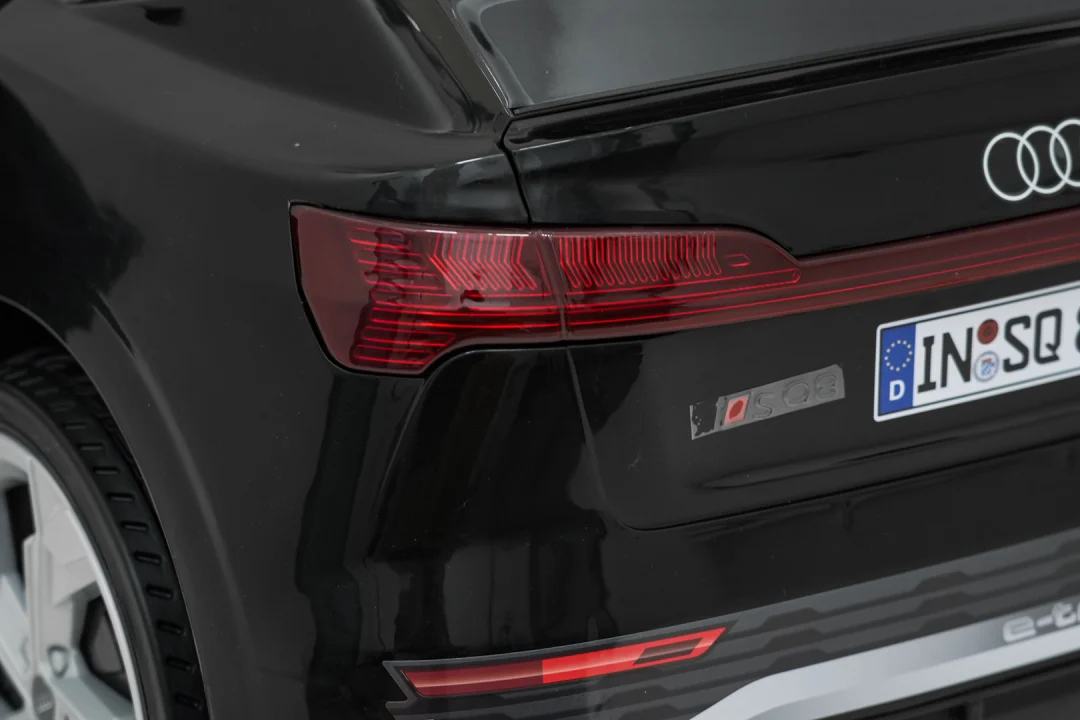 Vozilo Audi SQ8 crni + 2,4 GHz daljinski_24