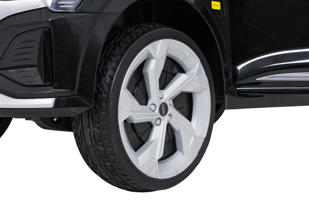 Vozilo Audi SQ8 crni + 2,4 GHz daljinski_25