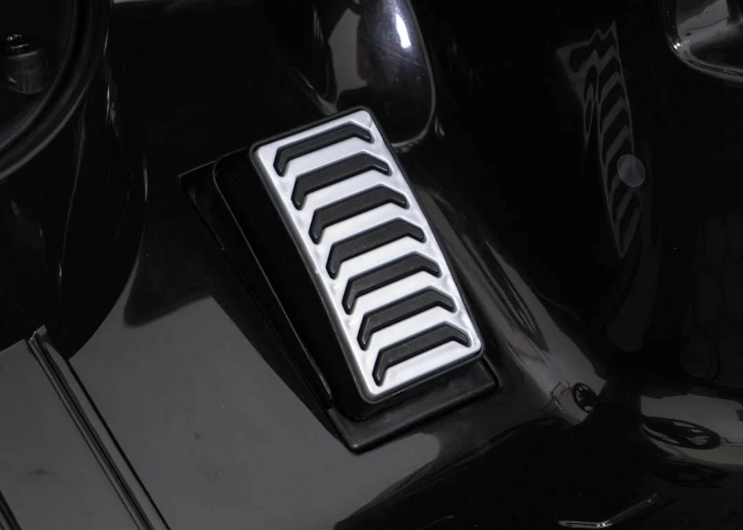 Vozilo Audi SQ8 crni + 2,4 GHz daljinski_27