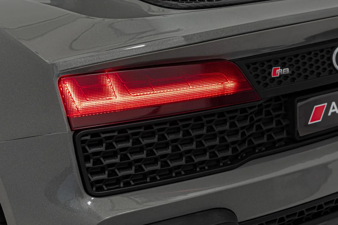 Vozilo Audi Spyder R8 LIFT STRONG sivo_40