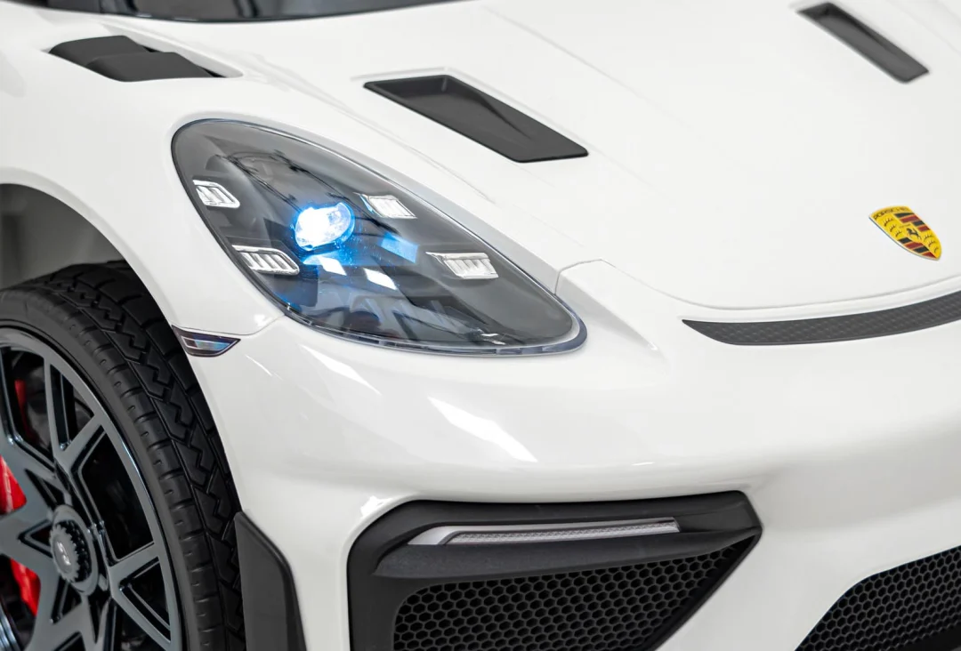 Vozilo Porsche Spyder RS 718 obojano u bijelo_14