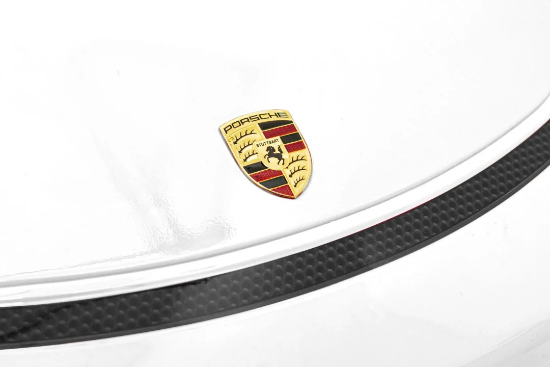 Vozilo Porsche Spyder RS 718 obojano u bijelo_18