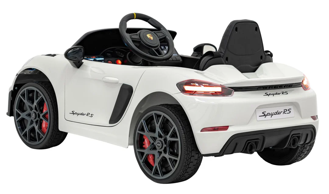 Vozilo Porsche Spyder RS 718 obojano u bijelo_7