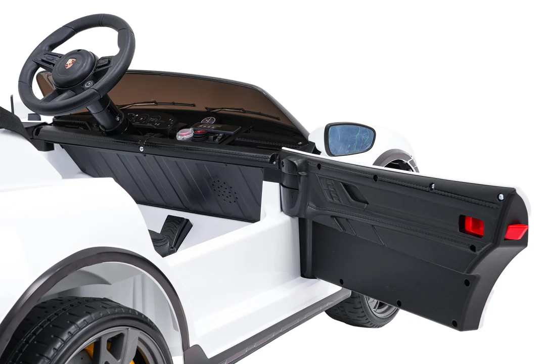 Vozilo Porsche Taycan Turbo S bijela boja_23