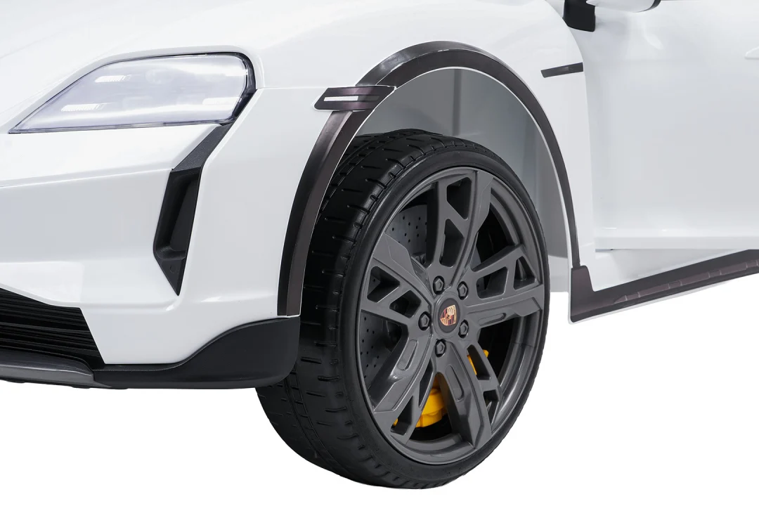 Vozilo Porsche Taycan Turbo S bijela boja_24
