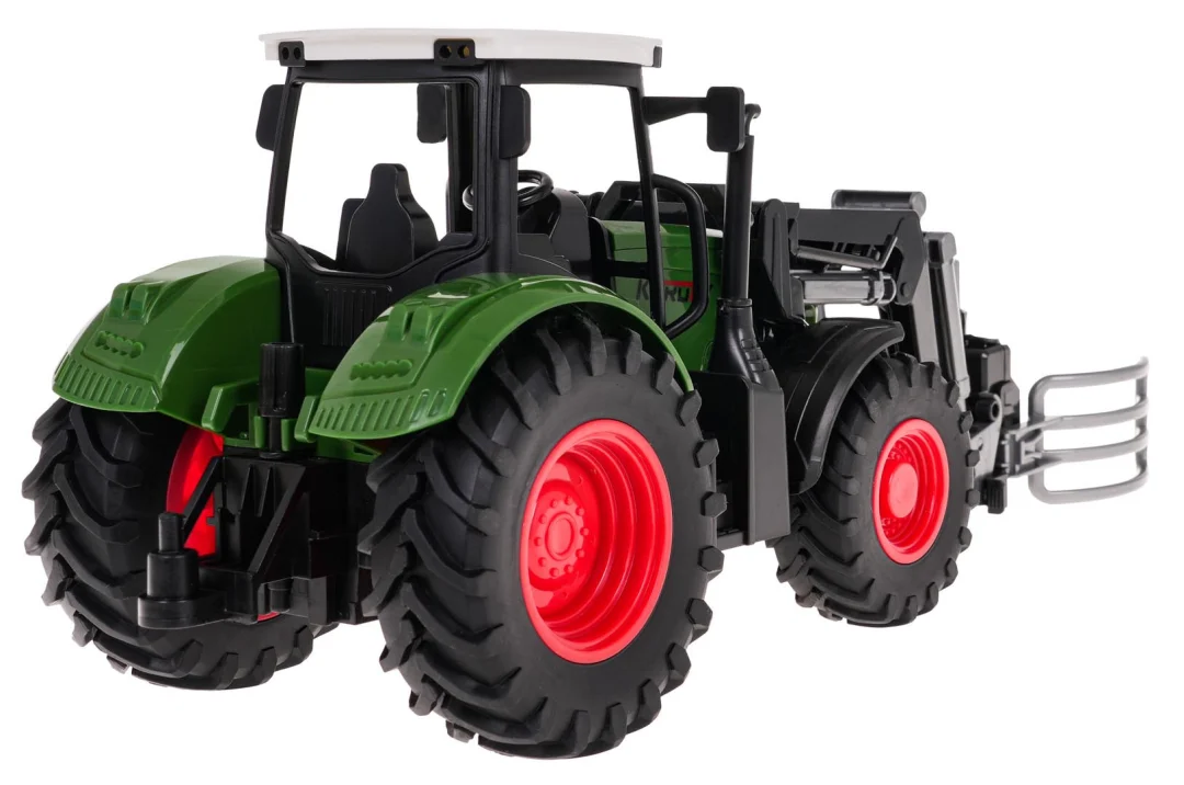 Zeleni traktor s hvataljkom_4