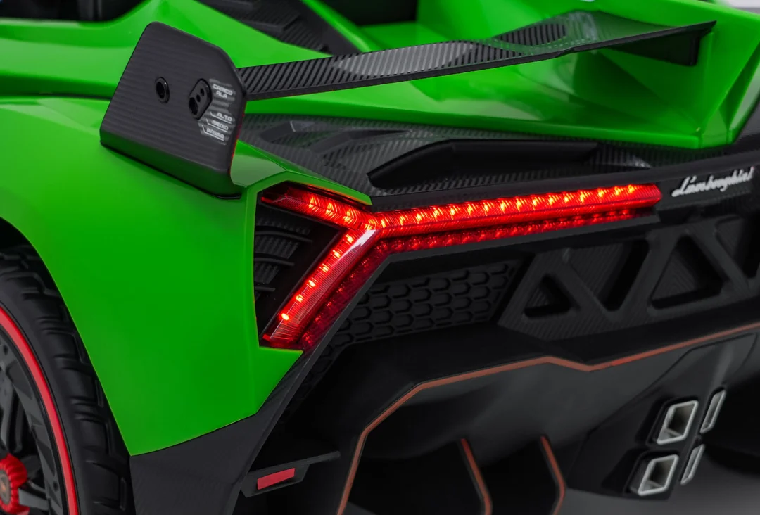 Zeleno vozilo Lamborghini Veneno_23