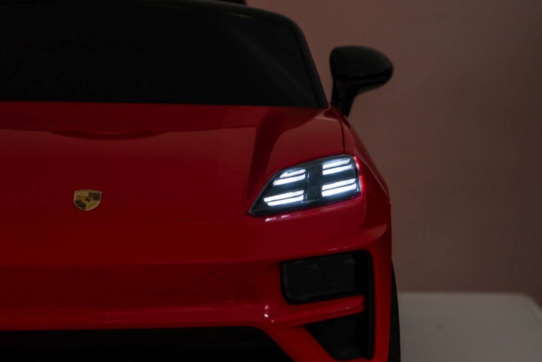 Dječji auto na akumulator Porsche Macan crveni_35