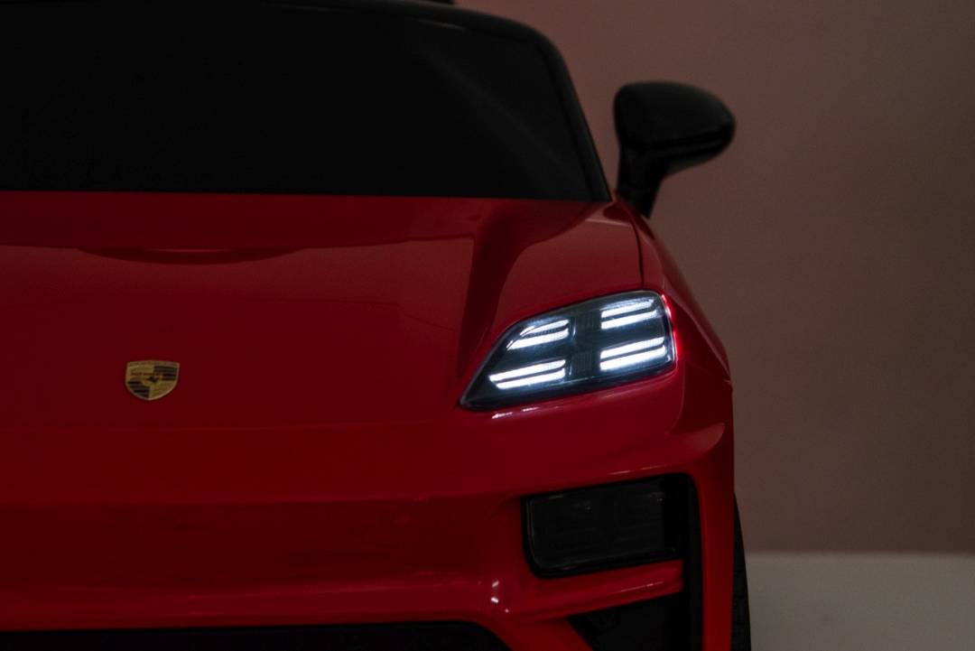 Dječji auto na akumulator Porsche Macan crveni_36