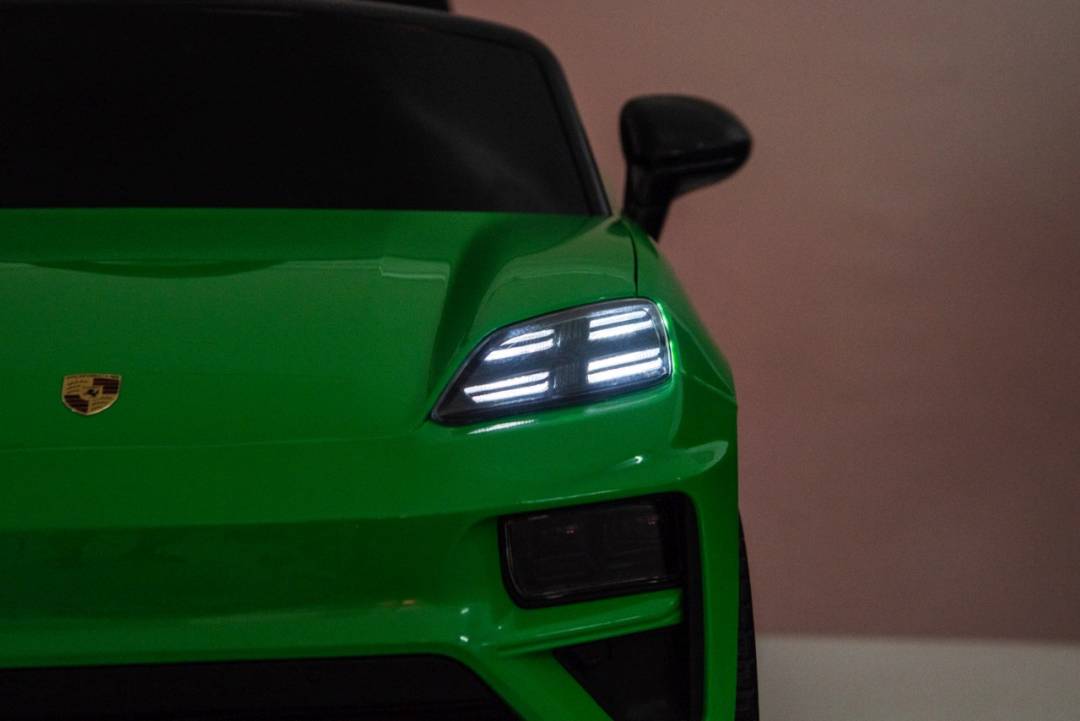 Električni auto za djecu Porsche Macan zeleni_39