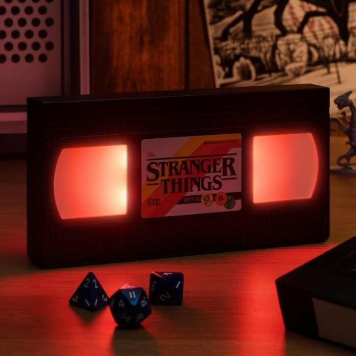 Svjetiljka Stranger Things VHS_1